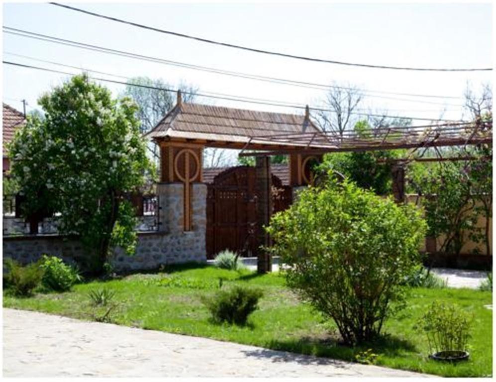 Pensiunea Pentru Tine Prietene Arcani Экстерьер фото